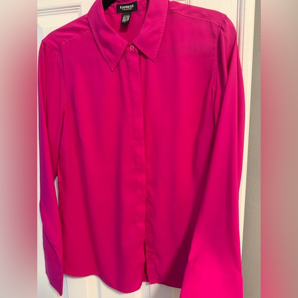 Exprés Slim Portofino Fuchsia Classic Button-Front Blouse in size medium - Picture 6 of 10